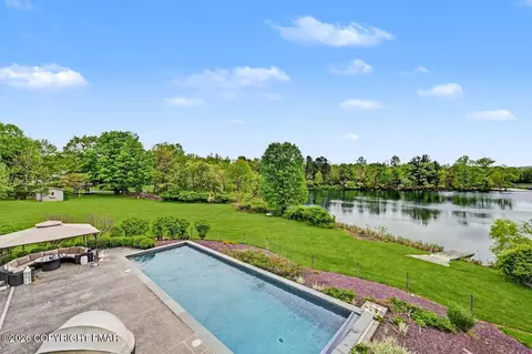 3 Redwood Ln, East Stroudsburg, PA 18301