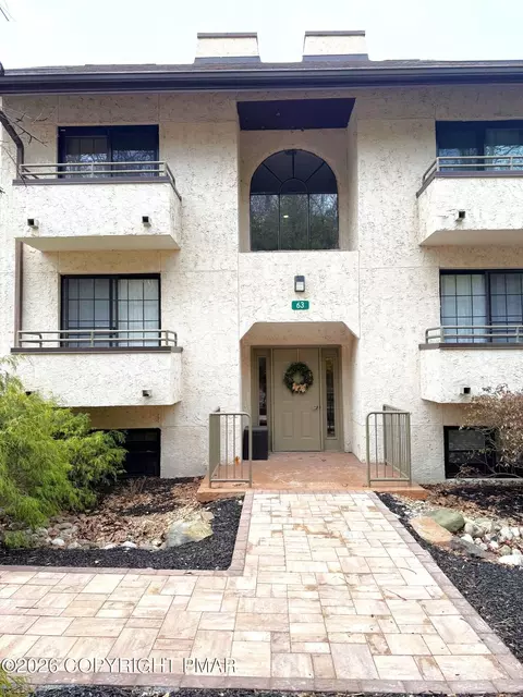 63 Midlake Dr, Lake Harmony, PA 18624