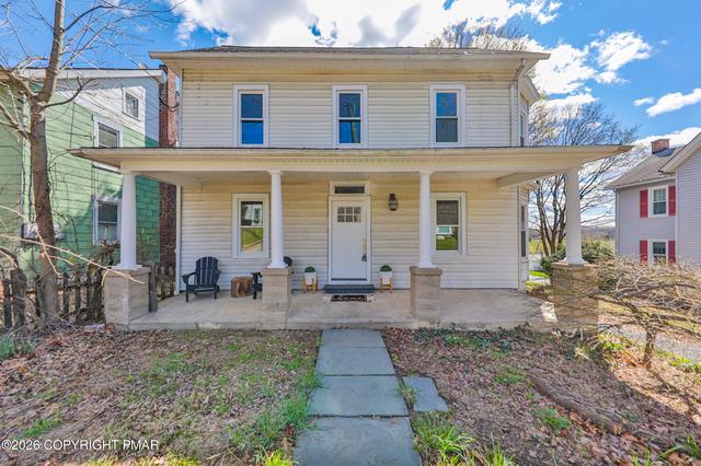 589 S Delaware Dr, Mount Bethel, PA 18343