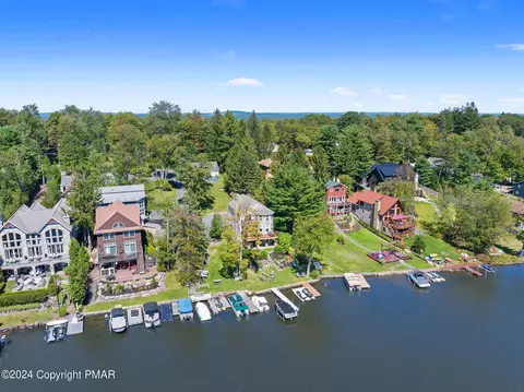 395 N Lake Dr, Lake Harmony, PA 18624