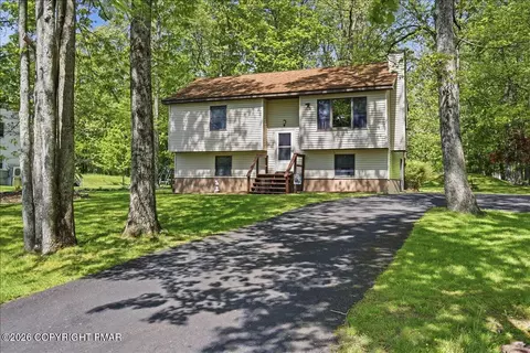 12602 Big Bear Dr, East Stroudsburg, PA 18302