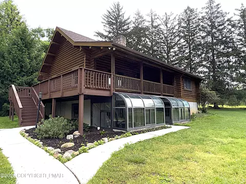 4322 Wood Dr, Walnutport, PA 18088