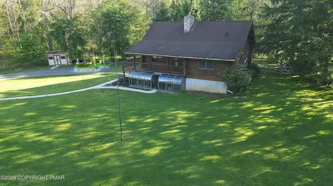 4322 Wood Dr, Walnutport, PA 18088