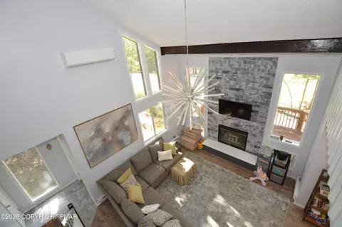 Living - 128 Ashley Ct, Bushkill, PA 18324 photo 3 of 3