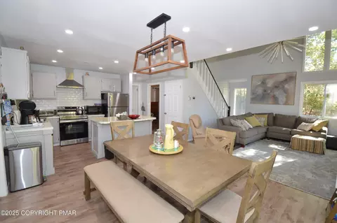 Dining - 128 Ashley Ct, Bushkill, PA 18324 photo 2 of 4