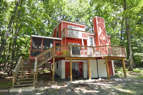 128 Ashley Ct, Bushkill, PA 18324