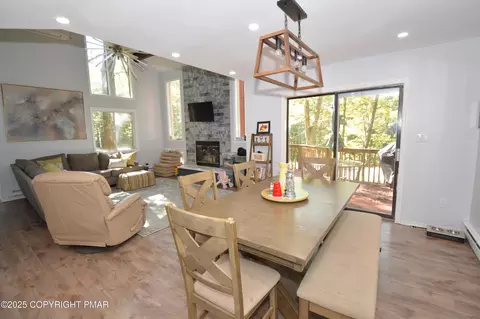 Dining - 128 Ashley Ct, Bushkill, PA 18324 photo 4 of 4