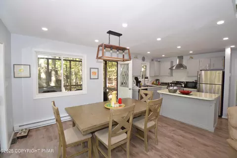 Dining - 128 Ashley Ct, Bushkill, PA 18324 photo 1 of 4