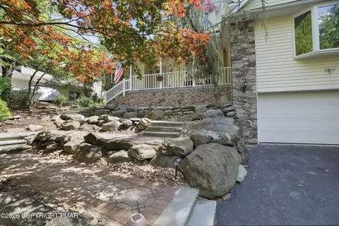 2622 Majestic Ct, East Stroudsburg, PA 18302