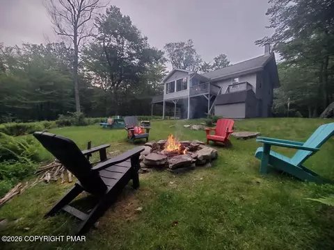 1061 Ridge Dr, Gouldsboro, PA 18424