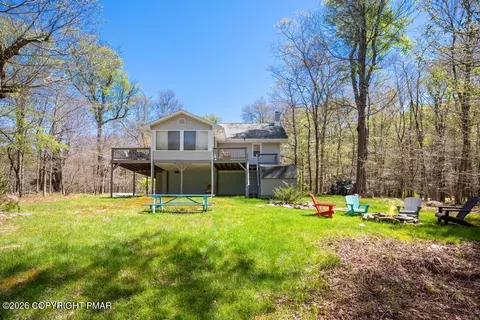 1061 Ridge Dr, Gouldsboro, PA 18424
