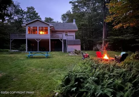 1061 Ridge Dr, Gouldsboro, PA 18424