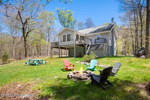 1061 Ridge Dr, Gouldsboro, PA 18424