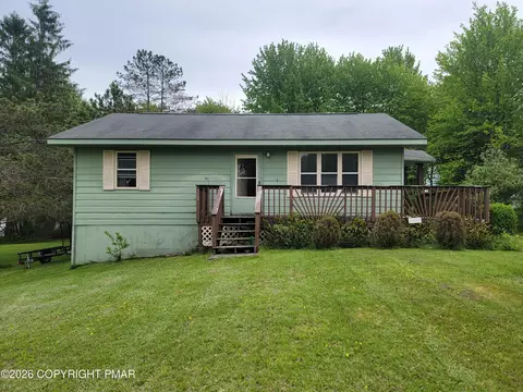 320 Hillside St, Richmondale, PA 18421