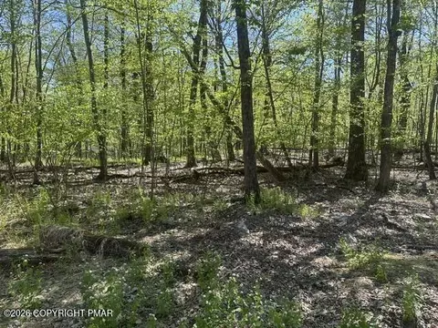 71 Sancturary Dr, East Stroudsburg, PA 18302