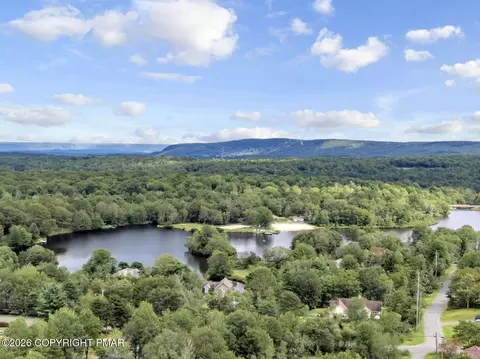1658 Glade Dr, Long Pond, PA 18334