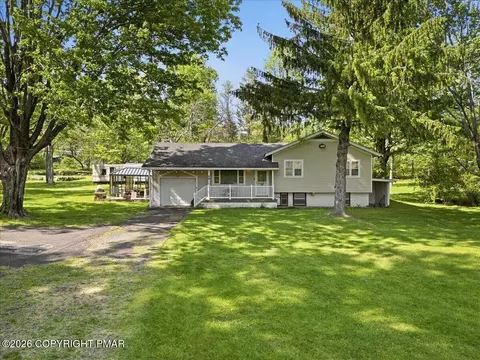 140 Camelback Rd N, Tannersville, PA 18372