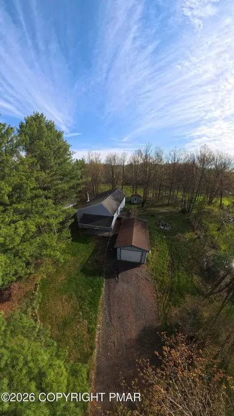220 Cranberry Dr, Pocono Lake, PA 18347
