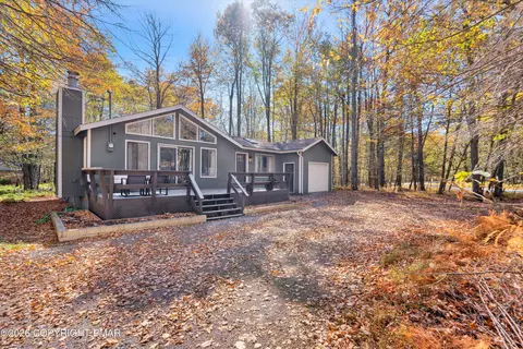 6 Ingrid Dr, Clifton Township, PA 18424