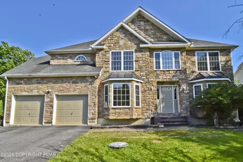 130 Estate Dr, East Stroudsburg, PA 18301