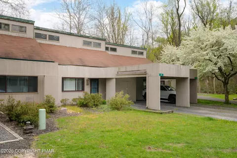 145 Ridge Dr, Tannersville, PA 18372