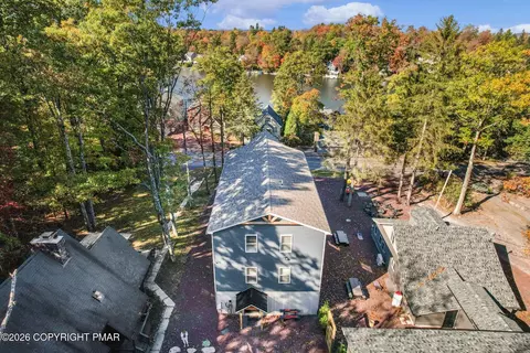 24 Lakeview Dr, Lake Harmony, PA 18624