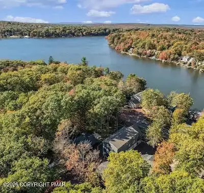 24 Lakeview Dr, Lake Harmony, PA 18624