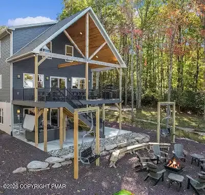 24 Lakeview Dr, Lake Harmony, PA 18624