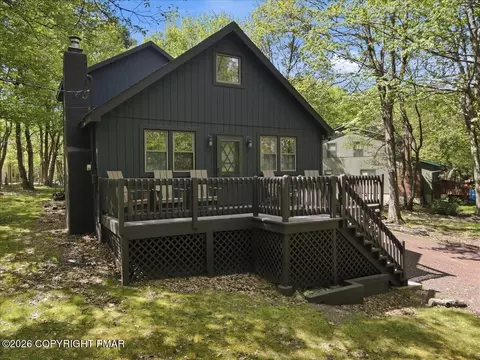 43 Estates Dr, Lake Harmony, PA 18624