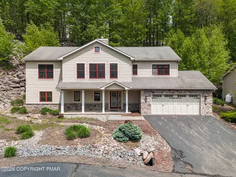 54 Bluestone Ct, Lake Harmony, PA 18624