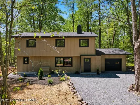 236 Gross Dr E, Pocono Pines, PA 18350
