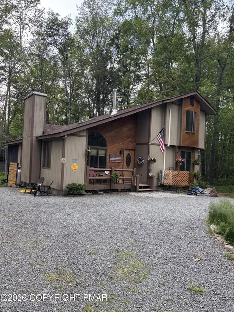 2218 White Oak Trl, Pocono Pines, PA 18350