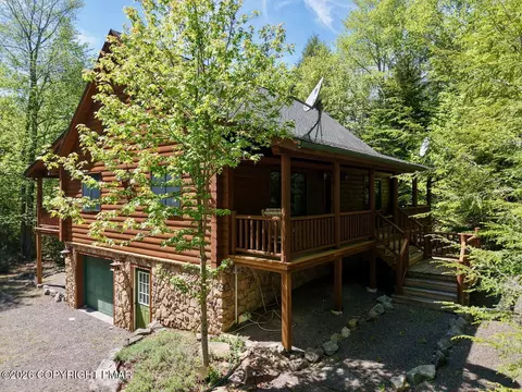 53 Hemlock Ct, Gouldsboro, PA 18424