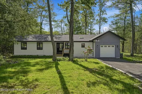 1135 Seven Nations Dr, Tobyhanna, PA 18466