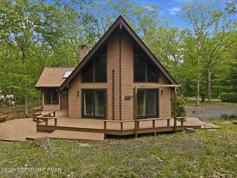 1517 Deer Run, Bushkill, PA 18324