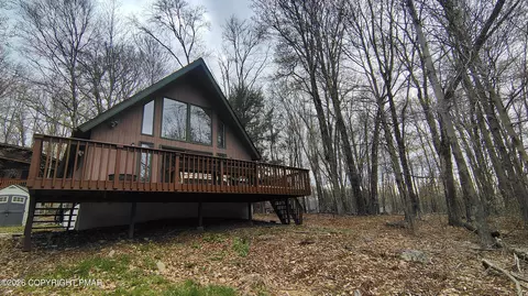 85 Cedarwood Ter, Hamlin, PA 18427
