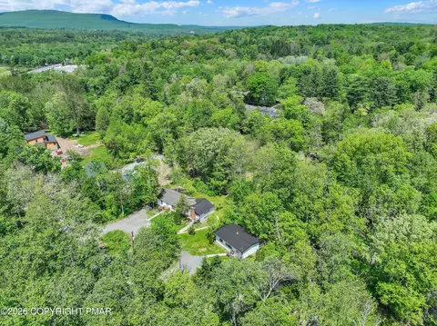 1466 Pocono Ln, Bartonsville, PA 18321