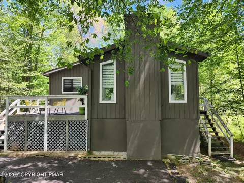 3332 Oberon Rd, Tobyhanna, PA 18466