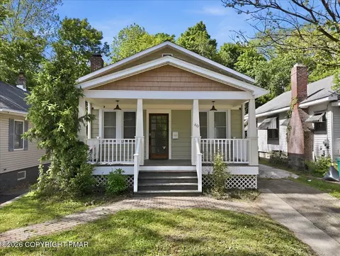 40 W Broad St, East Stroudsburg, PA 18301
