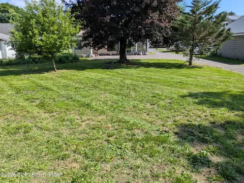 Exterior - 1085 Interchange Rd, Gilbert, PA 18331 photo 3 of 4