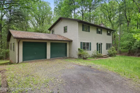 1585 Starry Ln, Effort, PA 18330