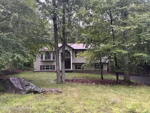 1147 Hunters Woods Dr, East Stroudsburg, PA 18301