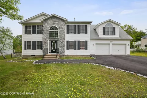 1149 Glade Dr S, Long Pond, PA 18334
