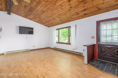 Living - 2289 Walnut Trl, Bushkill, PA 18324 photo 2 of 4