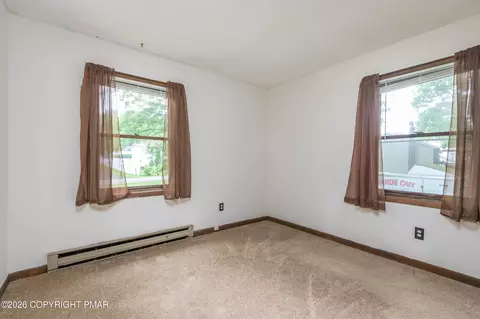 Bedroom - 2289 Walnut Trl, Bushkill, PA 18324 photo 3 of 6