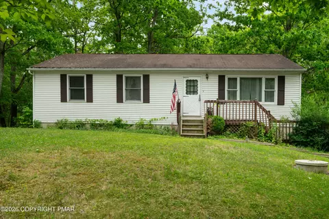 2289 Walnut Trl, Bushkill, PA 18324