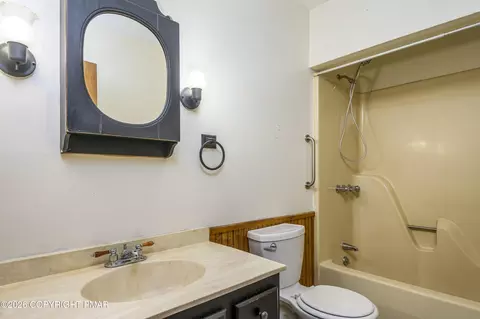 Bath - 2289 Walnut Trl, Bushkill, PA 18324 photo 1 of 3