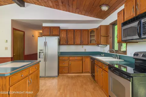 Kitchen - 2289 Walnut Trl, Bushkill, PA 18324 photo 1 of 3