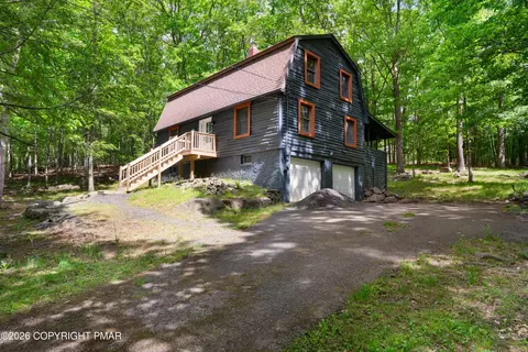 3307 Westminster Dr, East Stroudsburg, PA 18302