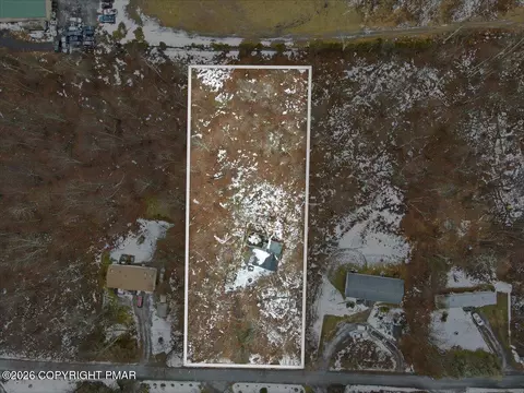 21 Totem Pole Ln, Gouldsboro, PA 18424